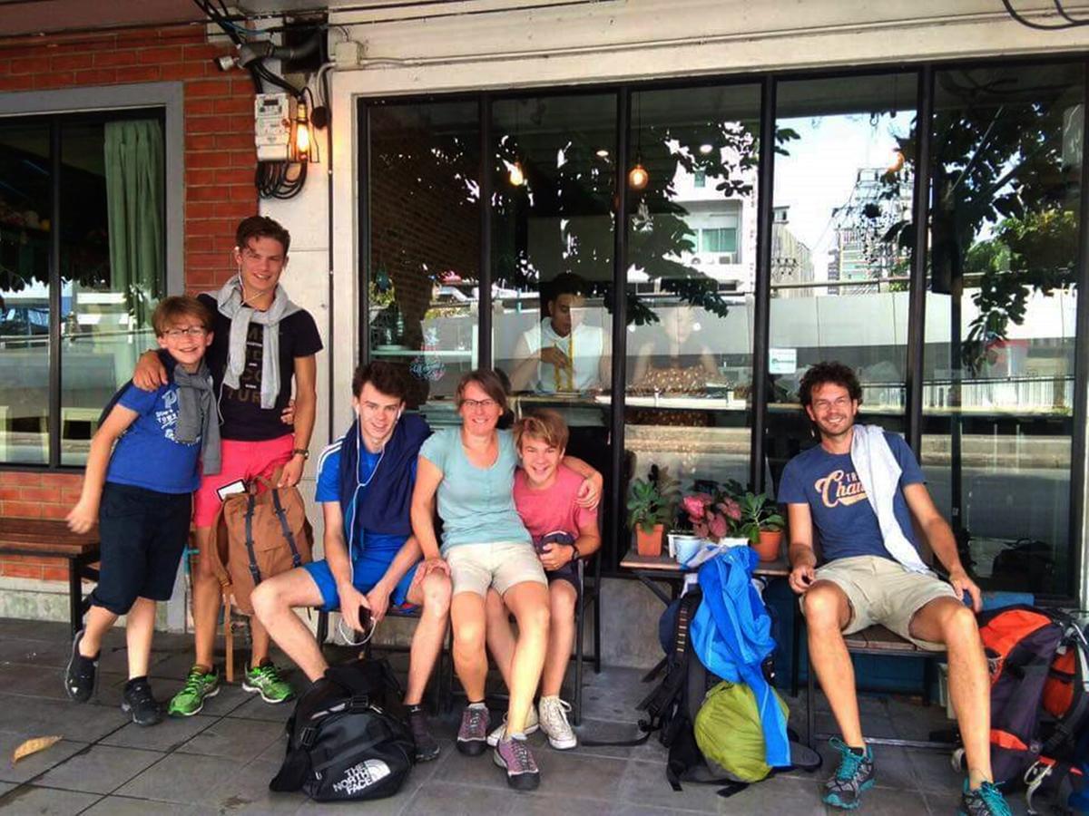 Meet Up Hostel Bangkok Exterior foto