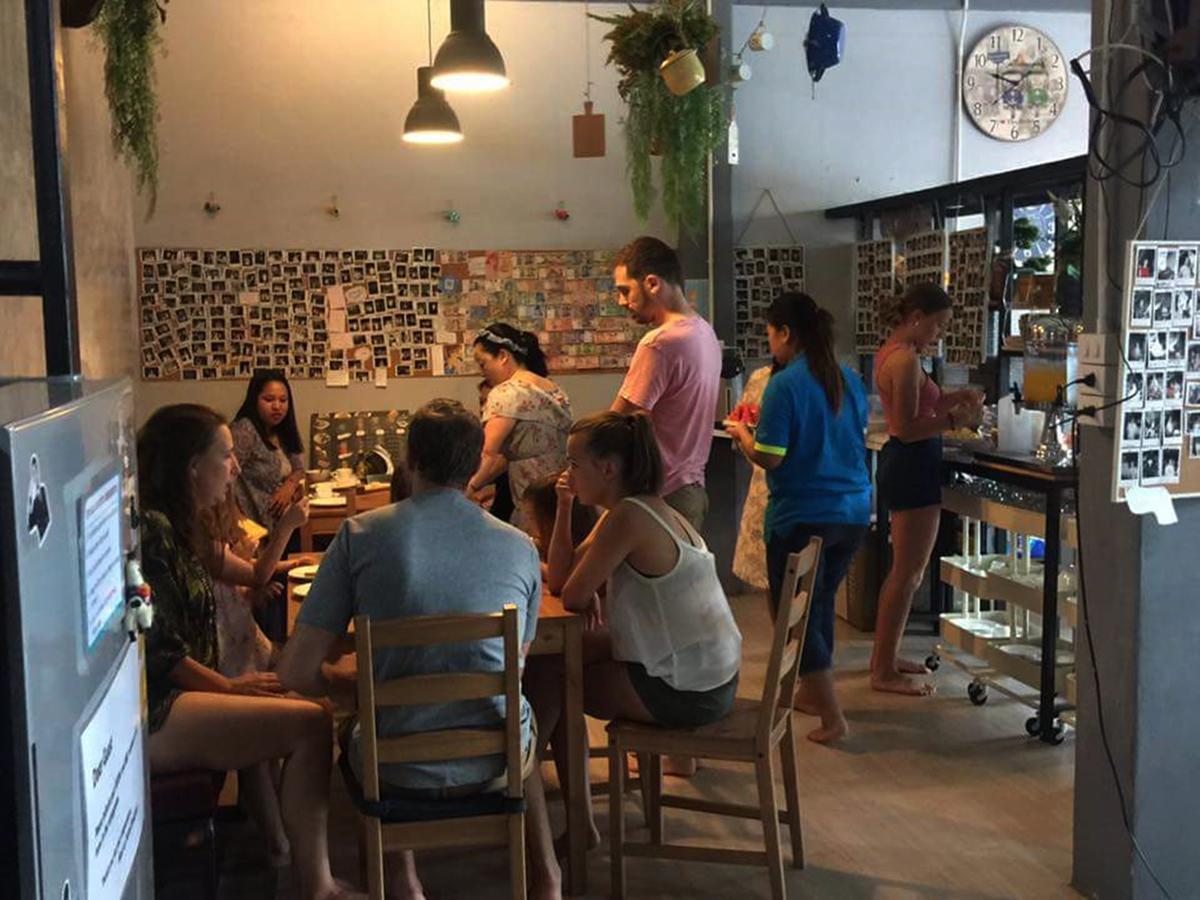 Meet Up Hostel Bangkok Exterior foto